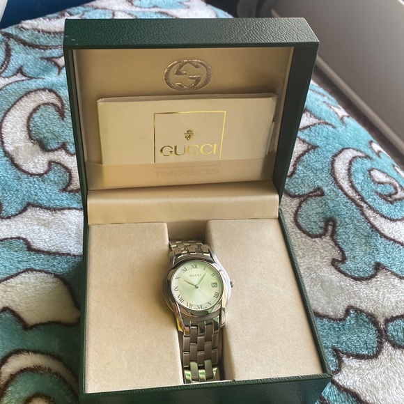 💯% Authentic GUCCI WATCH - Picture 3 of 8
